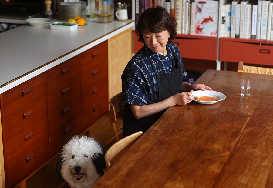 小堀さんと愛犬のサンデー 写真
